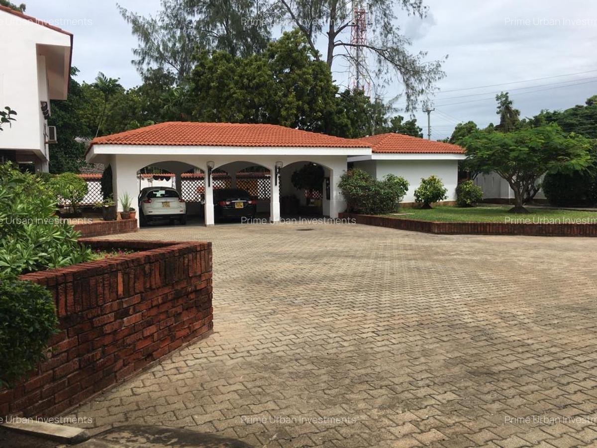 6 Bed House with En Suite at Nyali Beach - 1