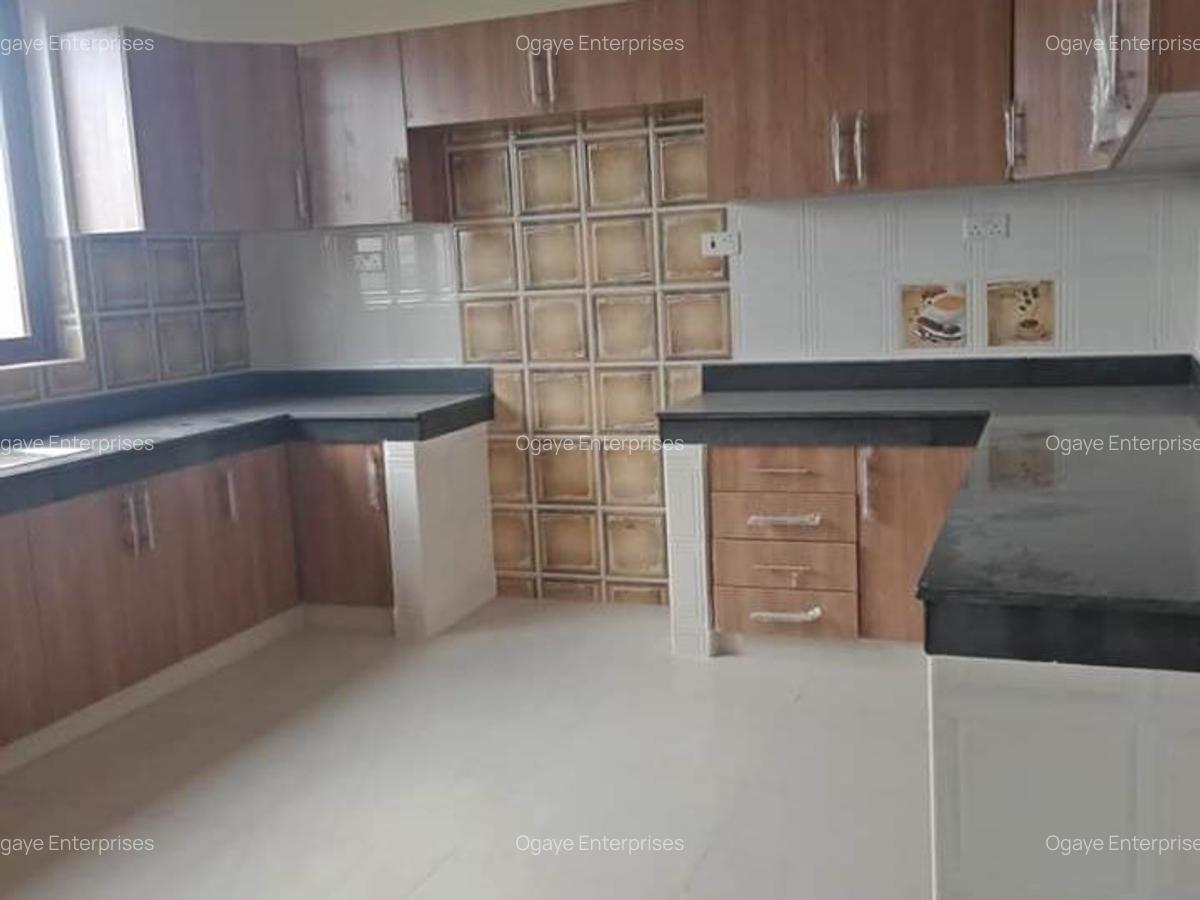 3 Bed Apartment with En Suite at 801181 - 5