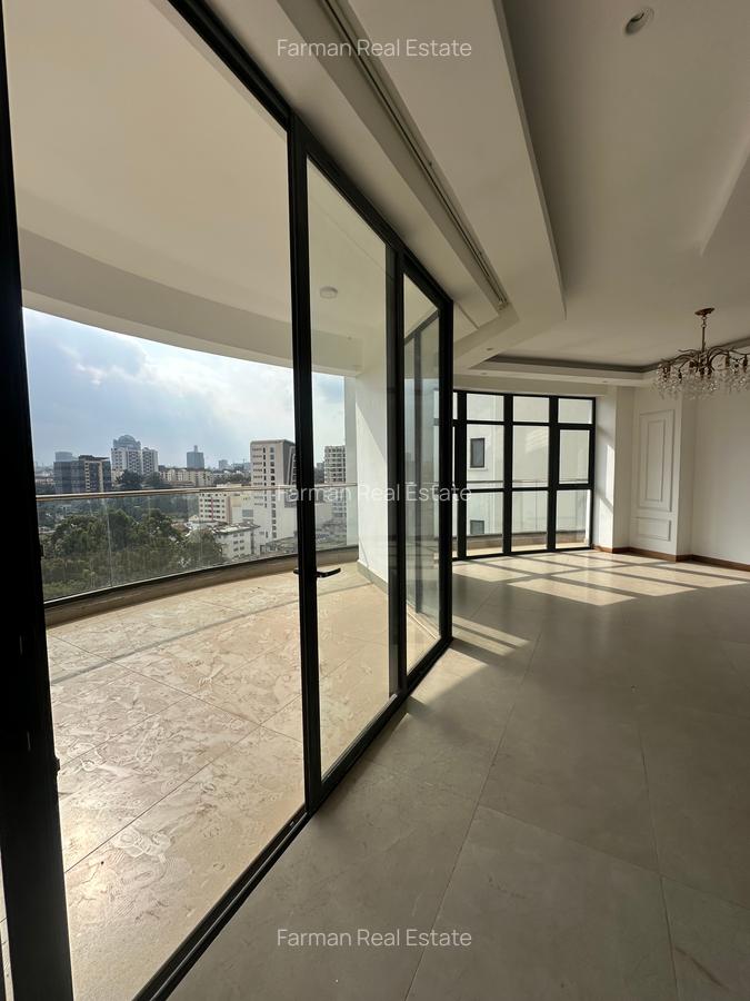 4 Bed Apartment with En Suite in Riverside - 15