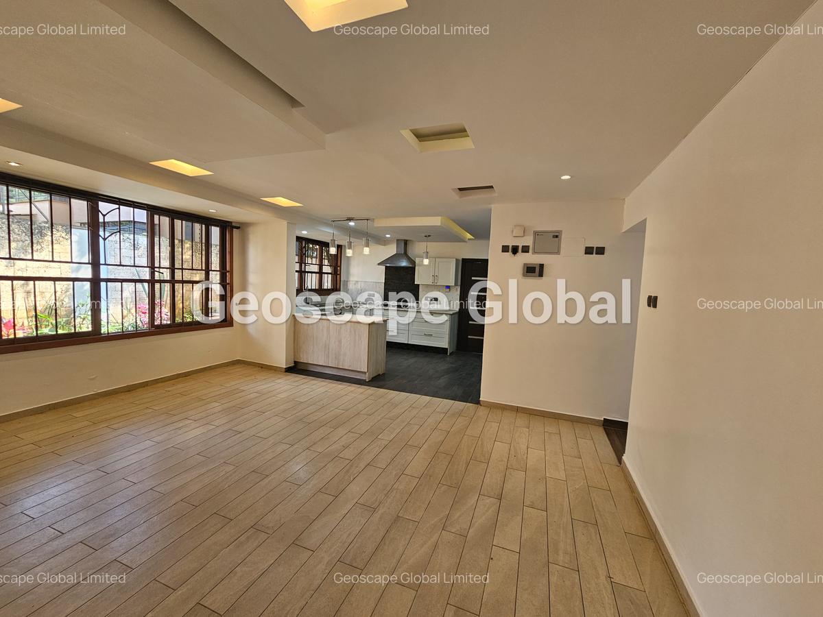 4 Bed Apartment with En Suite in Riverside - 6
