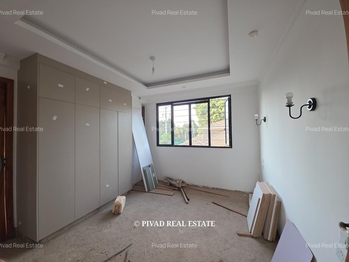 4 Bed House with Garden in Runda - 10