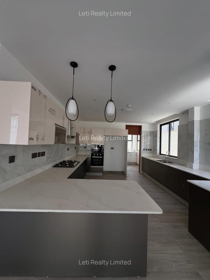 5 Bed Townhouse with En Suite in Lavington - 7