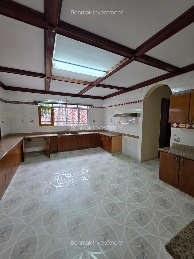 5 Bed House with En Suite at Old Runda. - 14