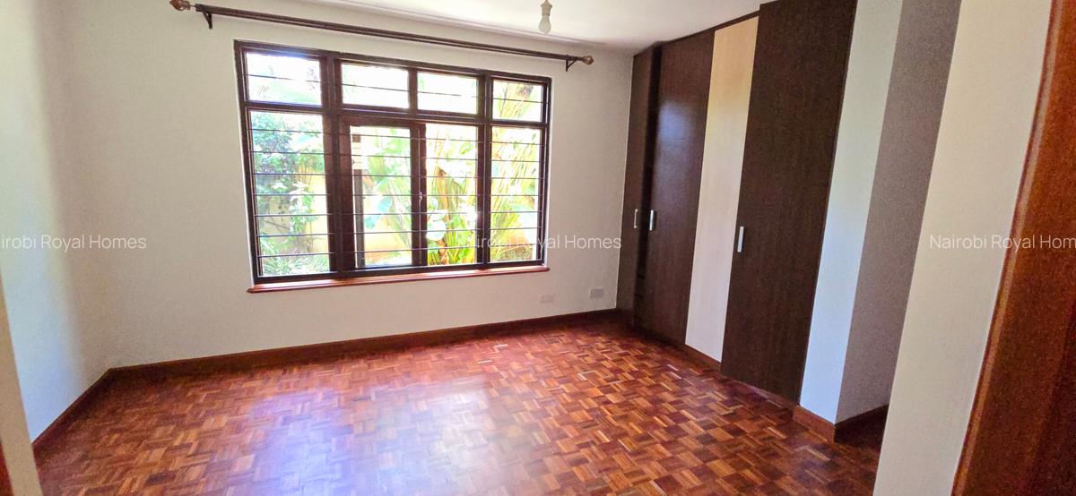 5 Bed Townhouse with En Suite at Lavington Green - 13