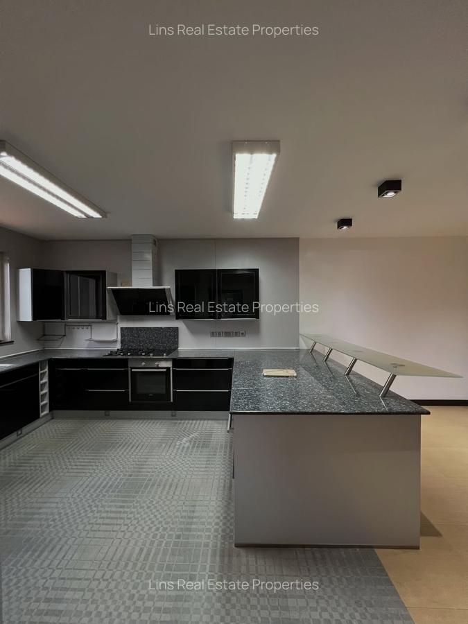 3 Bed Apartment with En Suite in Riverside - 19