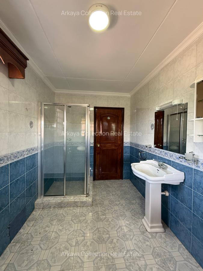 5 Bed House with En Suite in Runda - 13