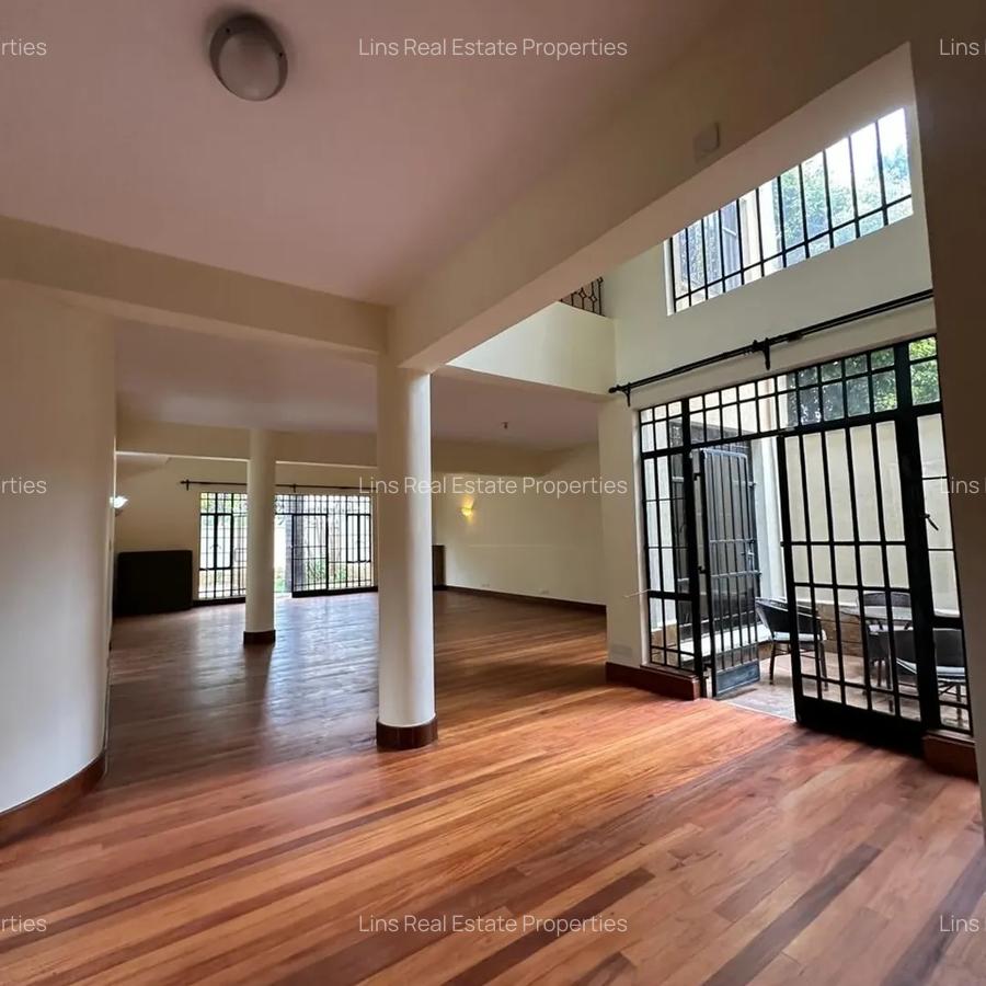5 Bed Townhouse with En Suite in Lavington - 13