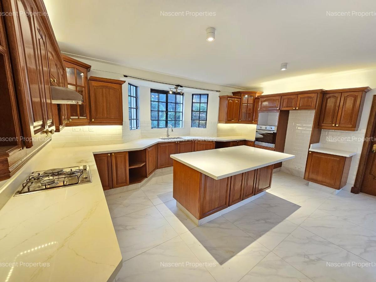4 Bed House with En Suite in Nyari - 5