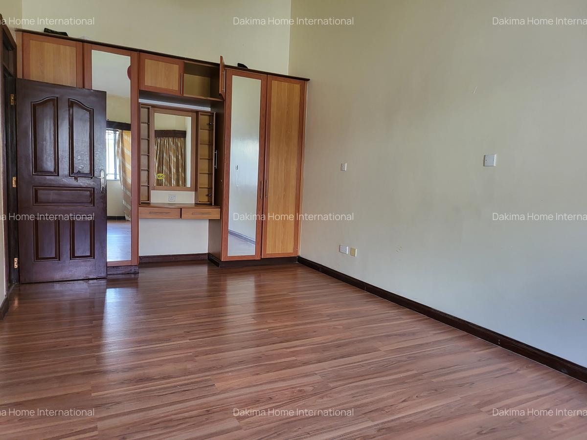 4 Bed Townhouse with En Suite in Brookside - 16