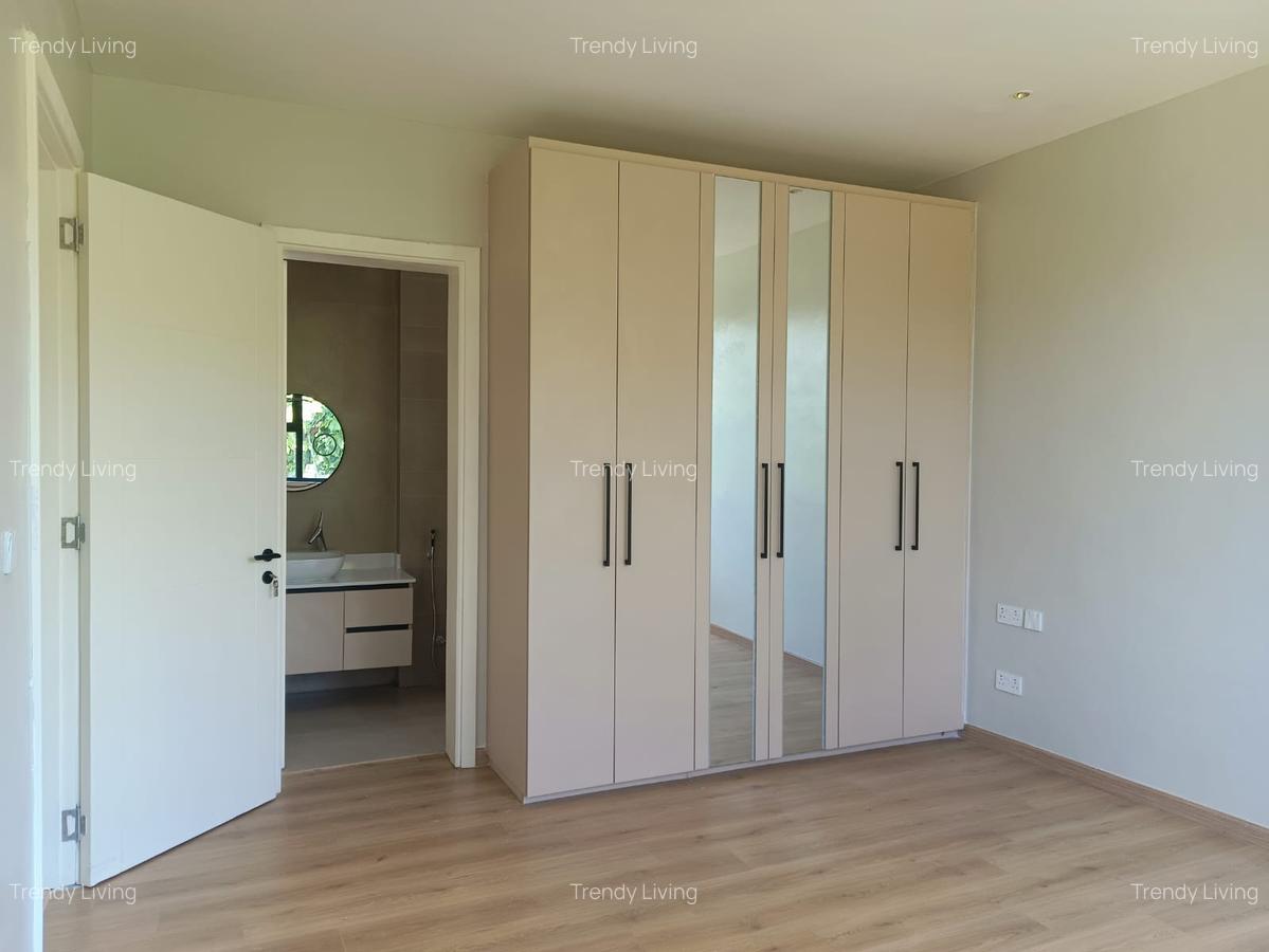 5 Bed Townhouse with En Suite in Lavington - 2