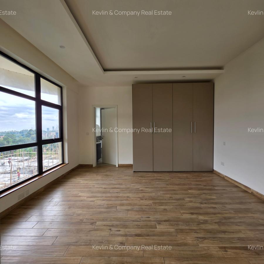 4 Bed Apartment with En Suite in Riverside - 13