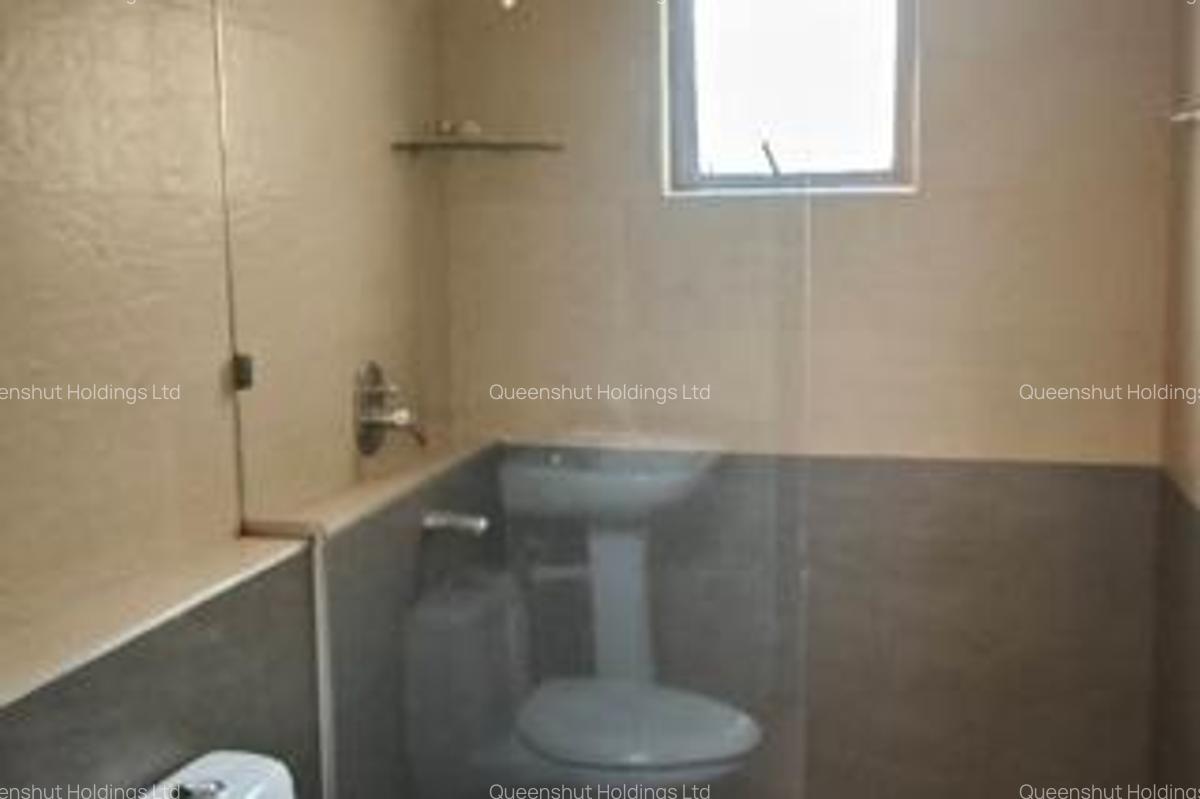 5 Bed Townhouse with En Suite in Westlands Area - 18