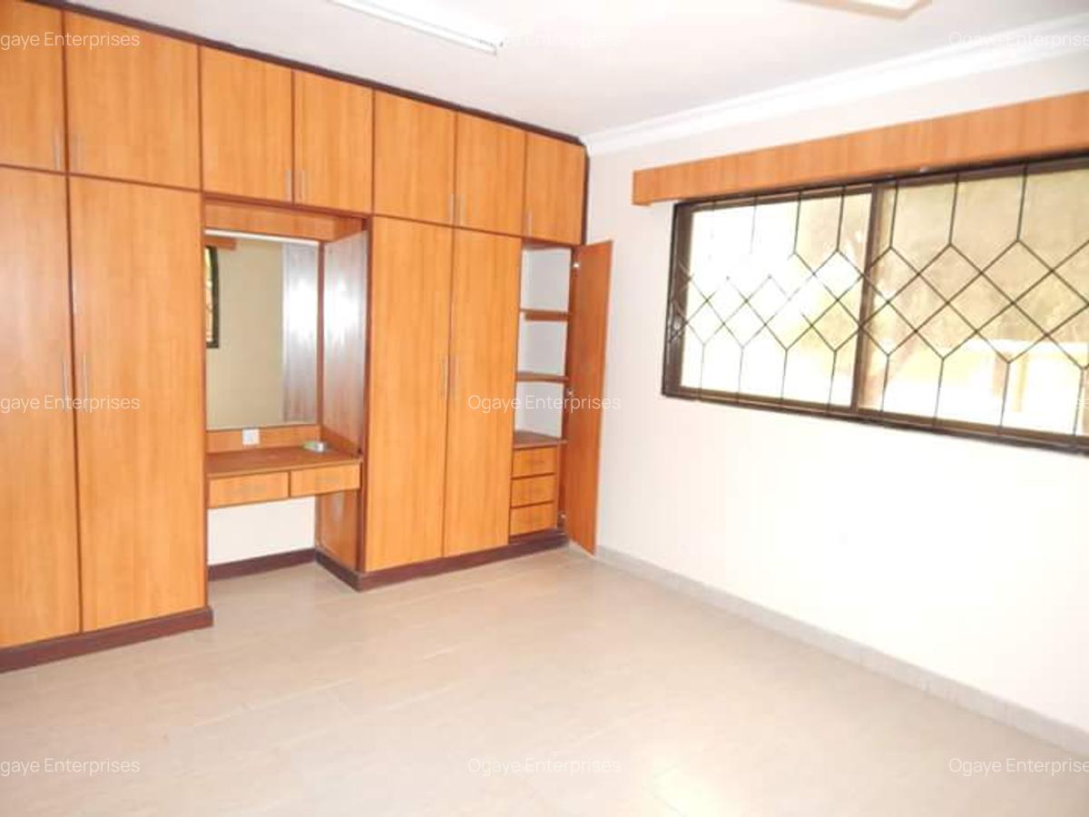 3 Bed Apartment with En Suite at Bungalows Road - 6