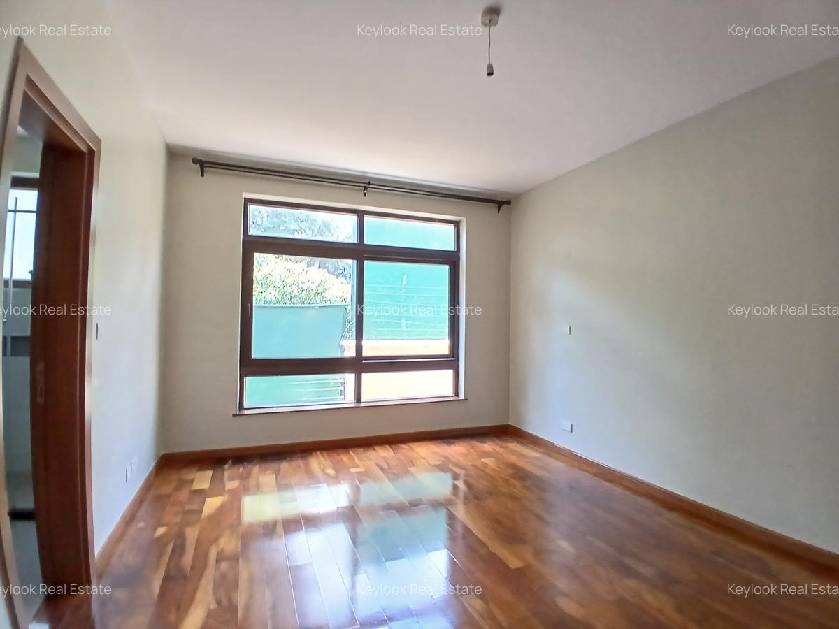 5 Bed Townhouse with En Suite at Lavington Green - 18