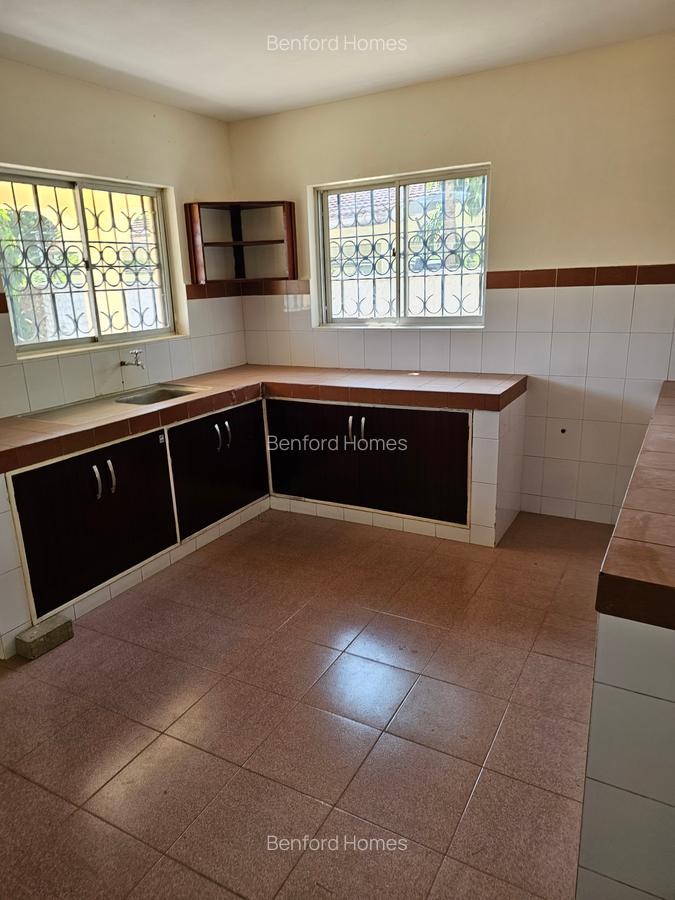 3 Bed Townhouse with En Suite at Nyali - 13