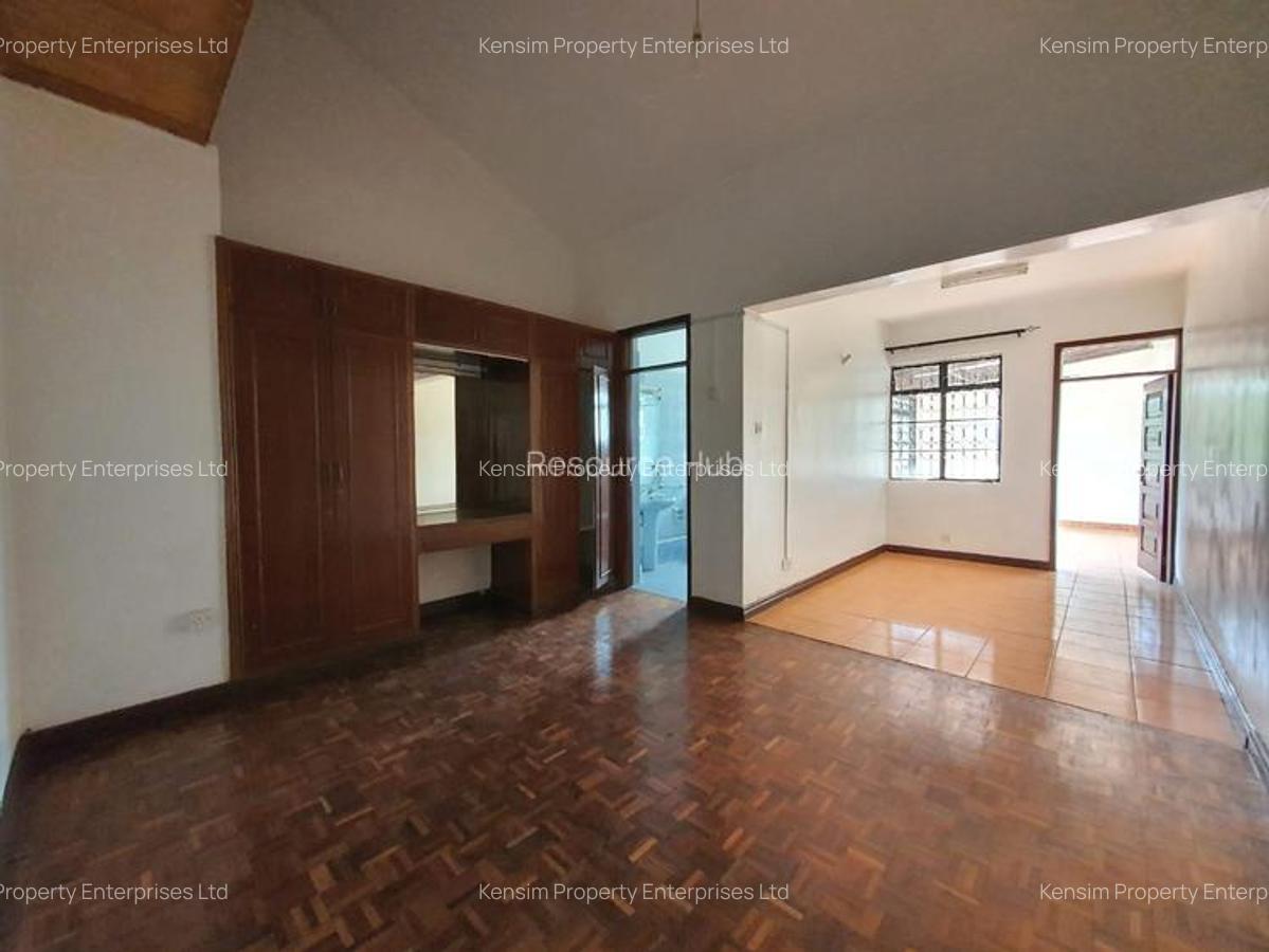 4 Bed Townhouse with En Suite in Spring Valley - 3