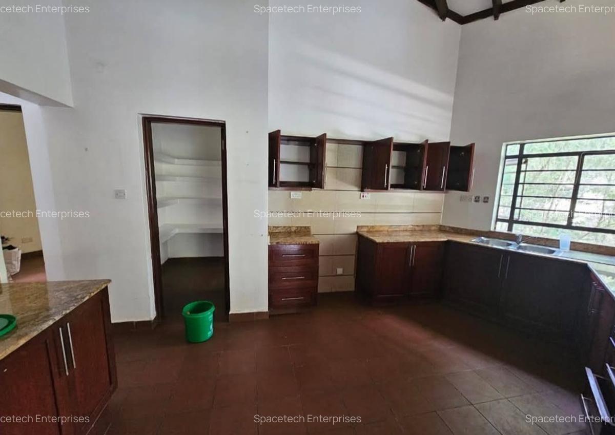 5 Bed Townhouse with En Suite in Kitisuru - 17