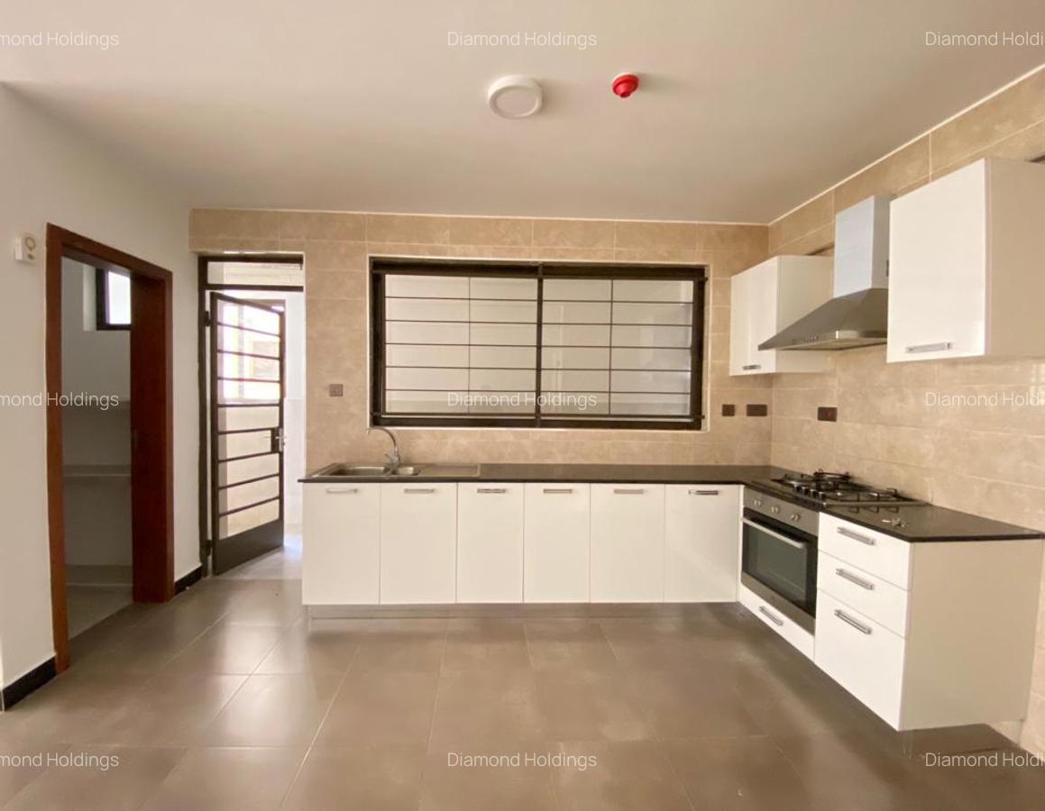 3 Bed Apartment with En Suite at Parklands - 1