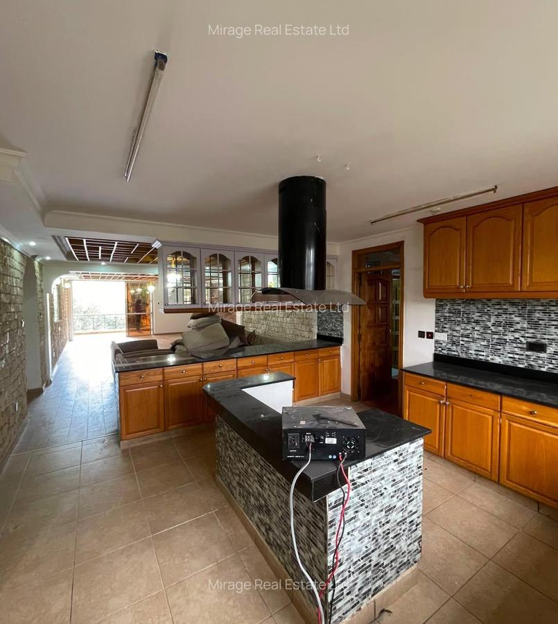 3 Bed Apartment with En Suite in Lavington - 10