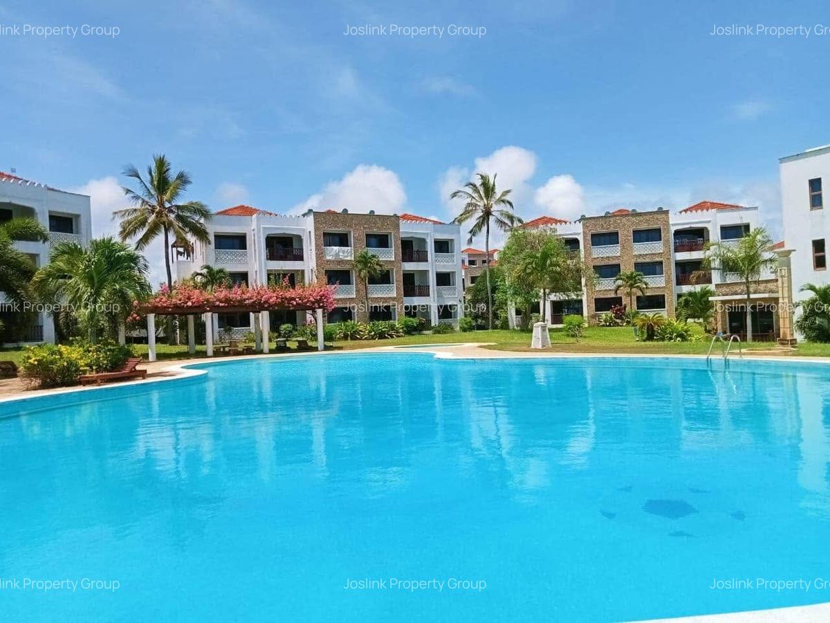 2 Bed Apartment with En Suite at Greenwood Drive - 1