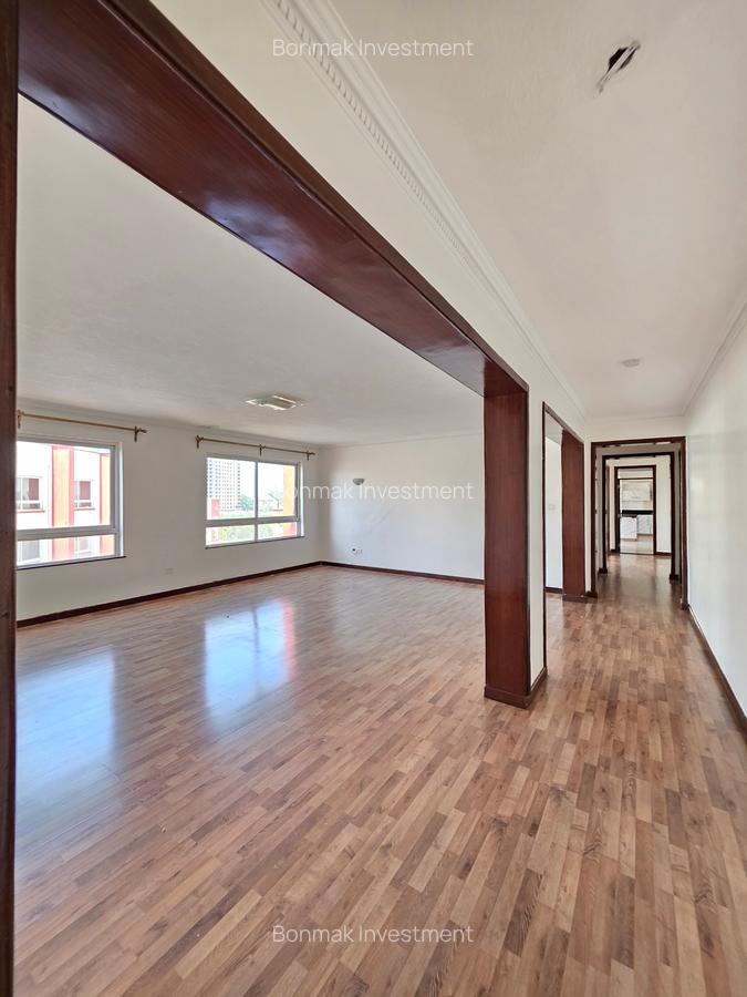 4 Bed Apartment with En Suite at Brookside Drive - 10