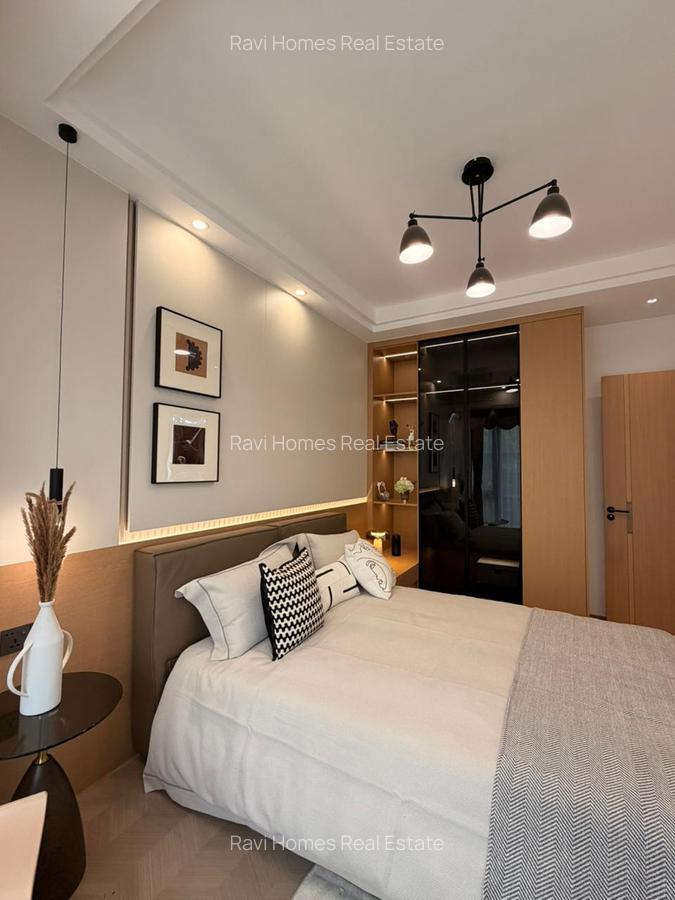 1 Bed Apartment with Swimming Pool in Riverside - 2