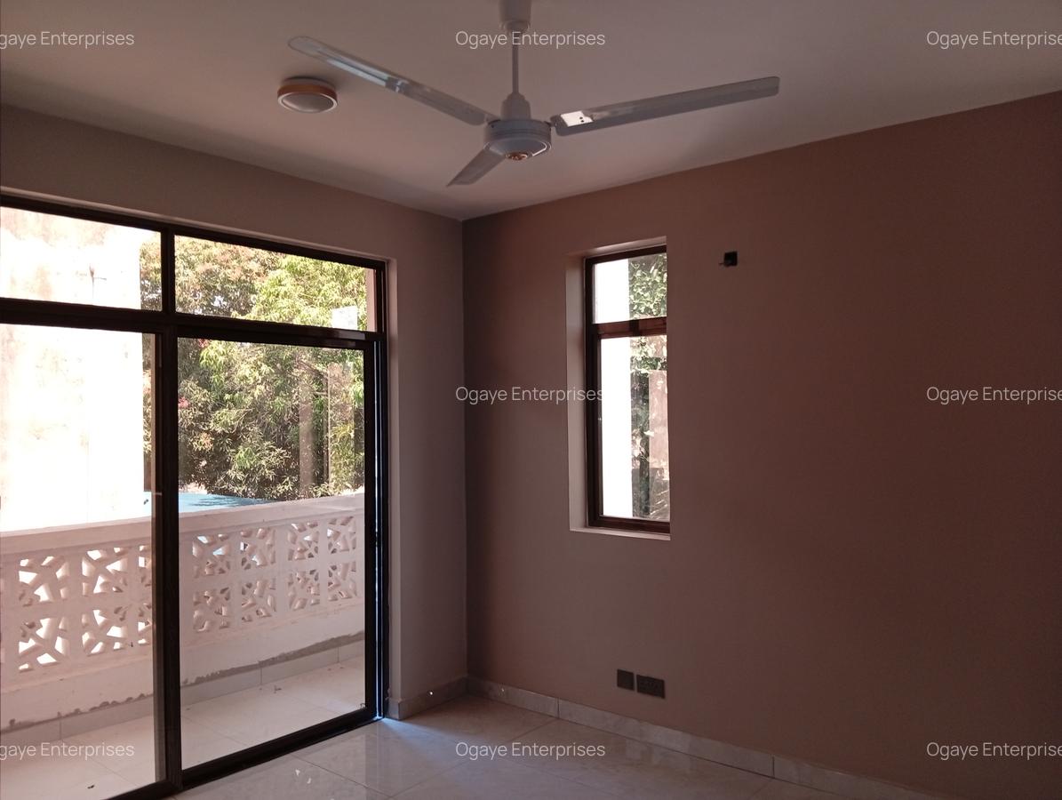 3 Bed Townhouse with En Suite at Kanamai Area - 9