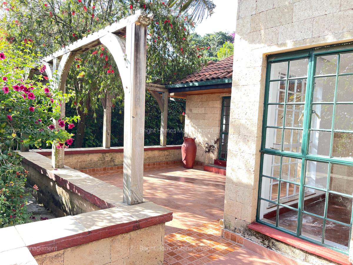 5 Bed Villa with En Suite in Spring Valley - 11