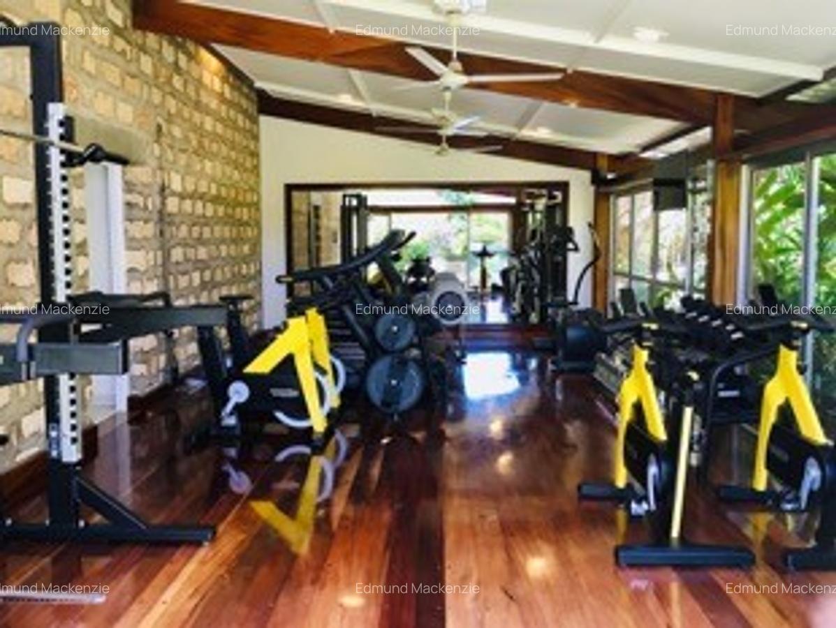 Serviced 2 Bed Apartment with En Suite at Ras Kisauni Road - 10