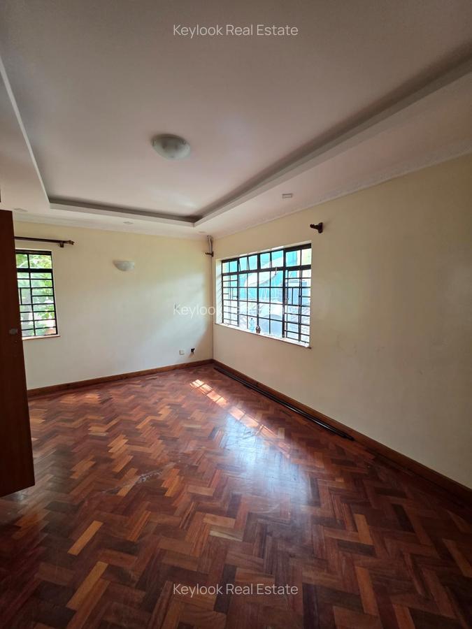 4 Bed Townhouse with En Suite at Lavington - 12