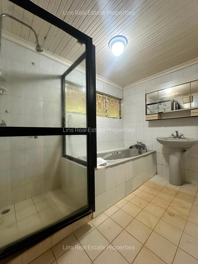 4 Bed House with En Suite in Kitisuru - 19