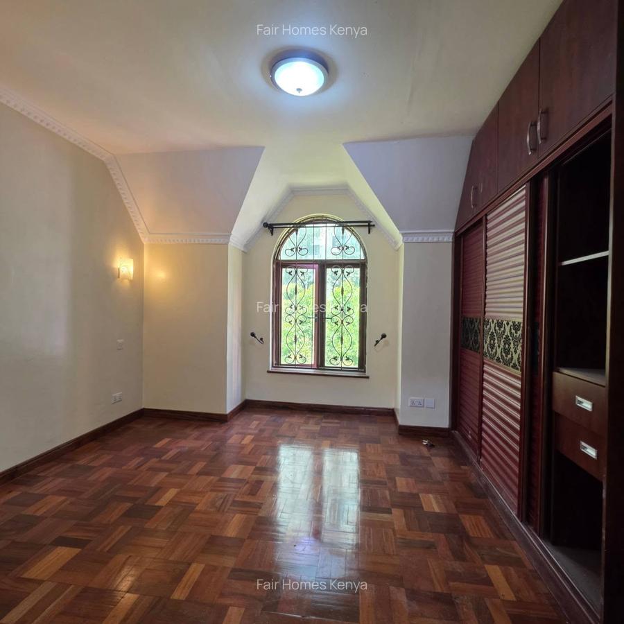 5 Bed Townhouse with En Suite at Othaya Road - 15