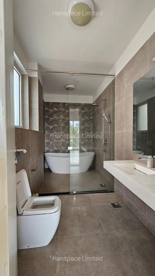 4 Bed Villa with En Suite in Lavington - 12