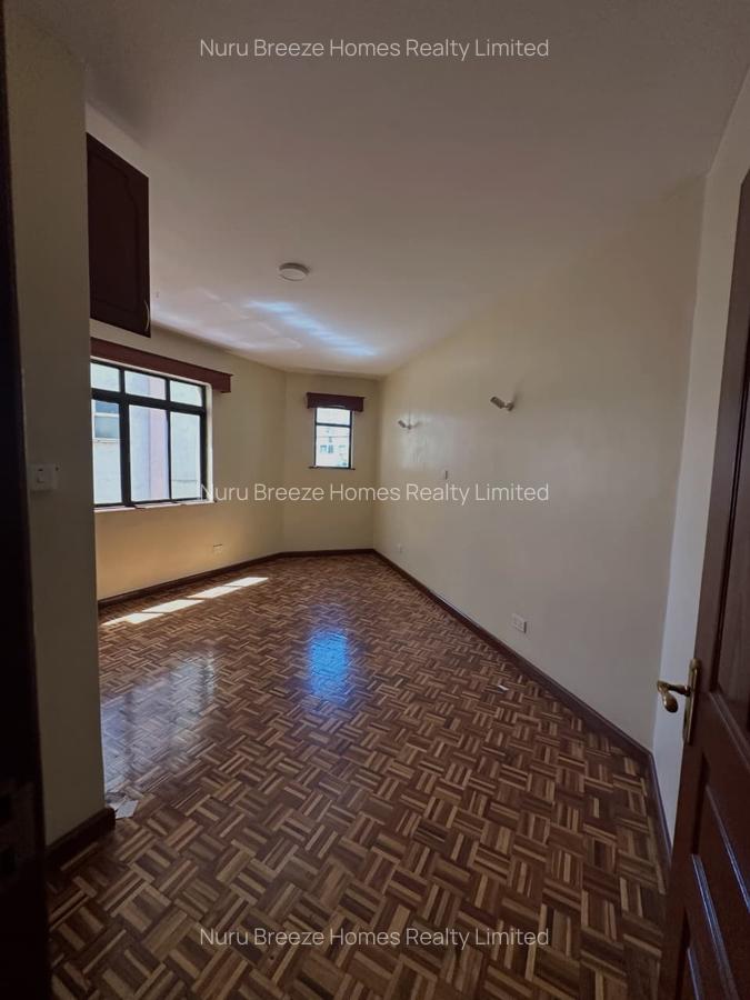3 Bed Apartment with En Suite in Brookside - 7