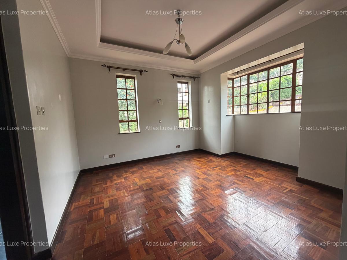 4 Bed Townhouse with En Suite at Rosslyn - 12