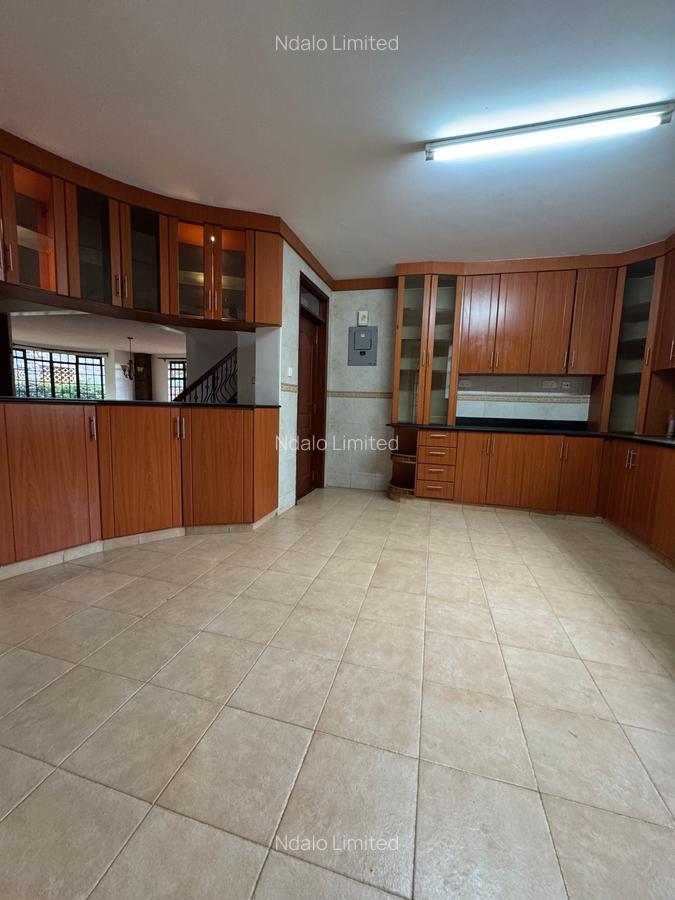5 Bed Townhouse with En Suite at Lavington - 5