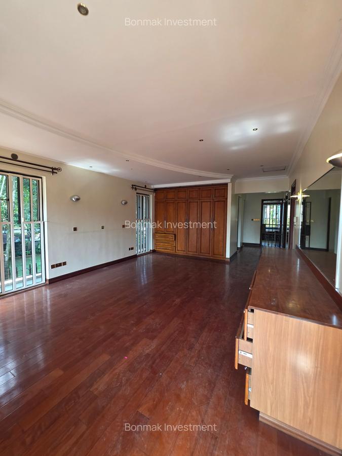 5 Bed House with En Suite at Old Runda - 15