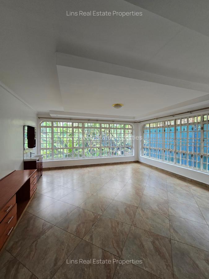 5 Bed House with En Suite in Runda - 11