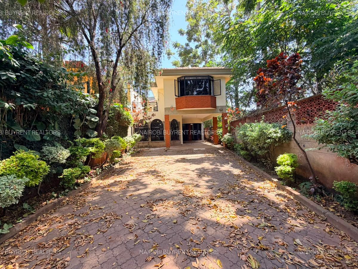 4 Bed Townhouse with En Suite in Westlands Area - 1