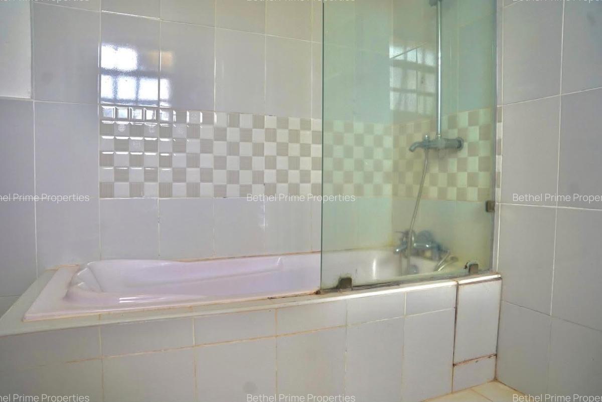 4 Bed Townhouse with En Suite in Rosslyn - 19