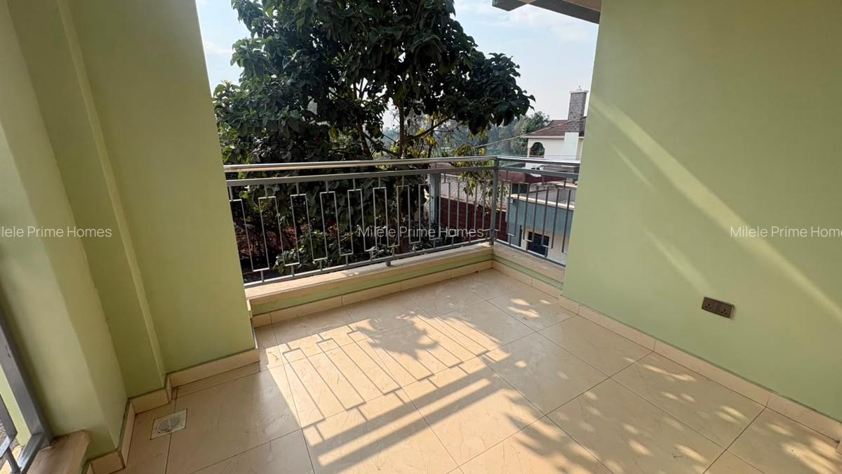 4 Bed Villa with En Suite at Garden Estate - 9