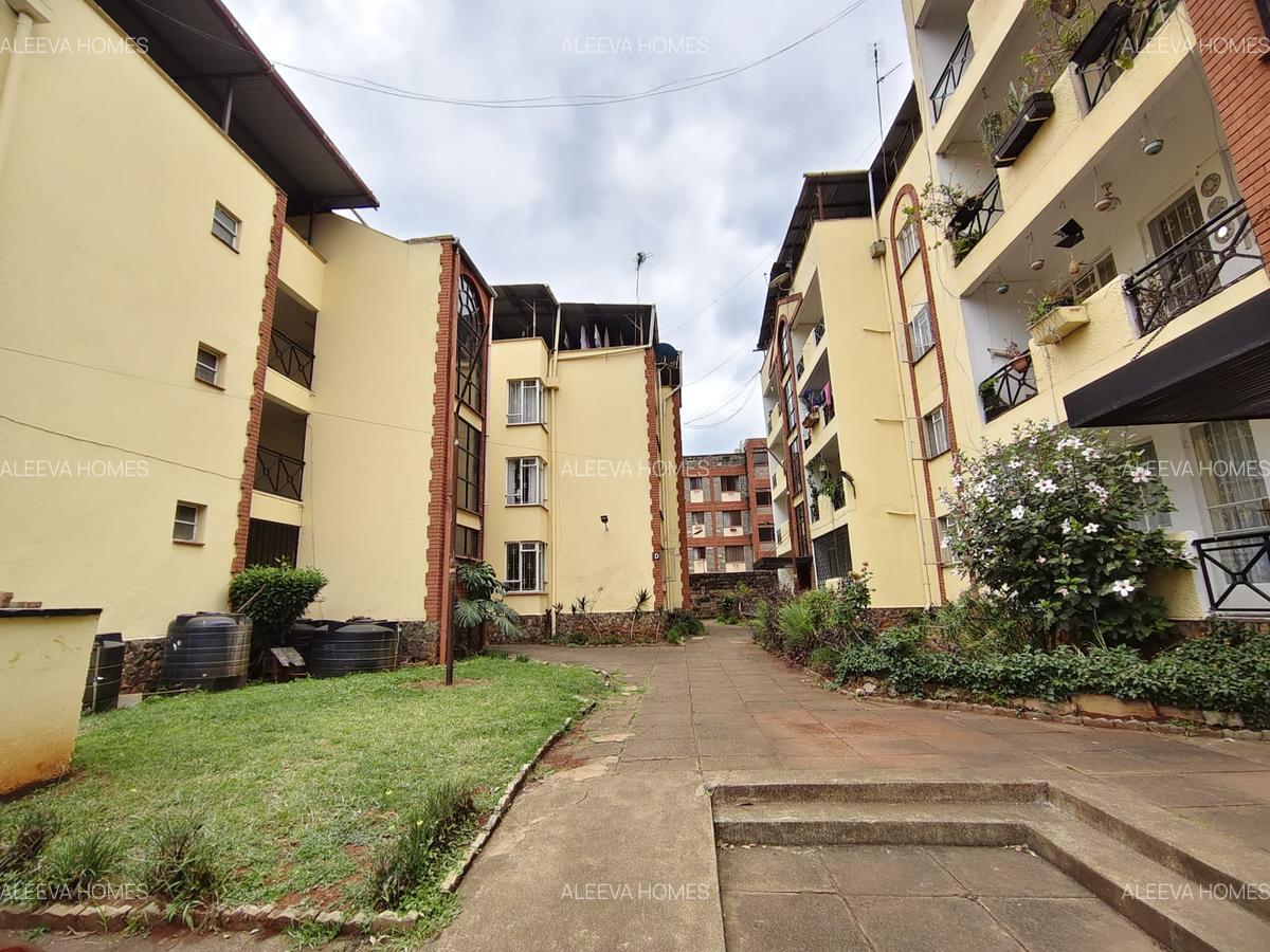 3 Bed Apartment with En Suite in Lavington - 1