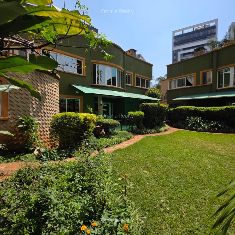 4 Bed House with En Suite in Riverside - 1