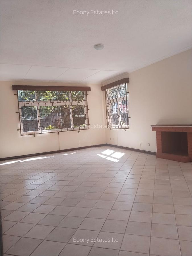 5 Bed Townhouse with En Suite in Lavington - 4