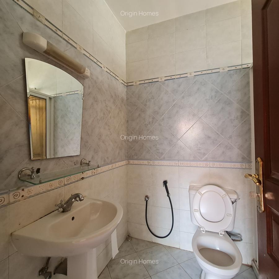 4 Bed Townhouse with En Suite at Brookside - 15