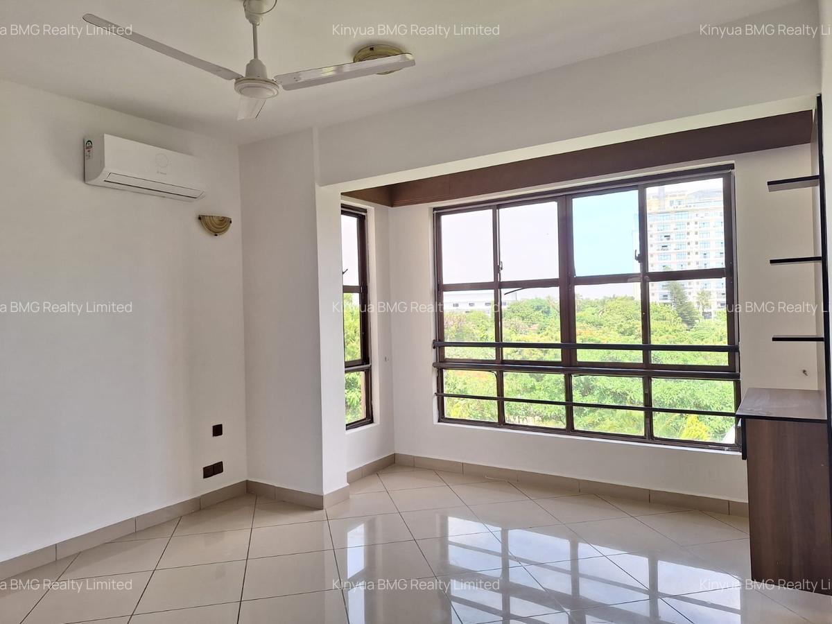 Serviced 4 Bed Apartment with En Suite at Beach Road - 7