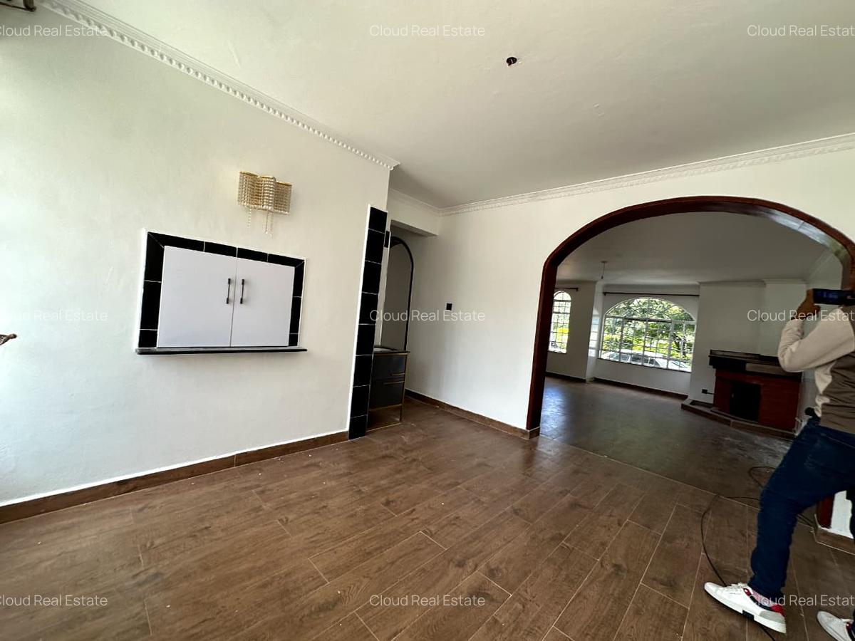 5 Bed Townhouse with En Suite in Lavington - 19