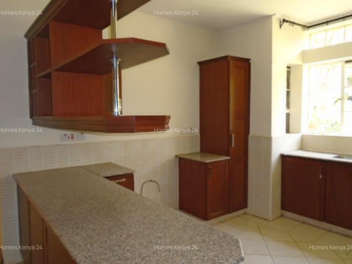 5 Bed House at Rosslyn Lone Tree - 13