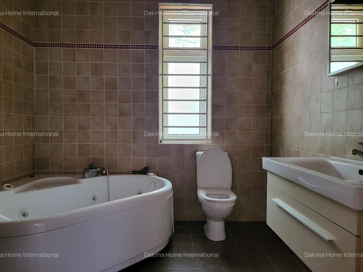 5 Bed Townhouse with En Suite in Rosslyn - 11
