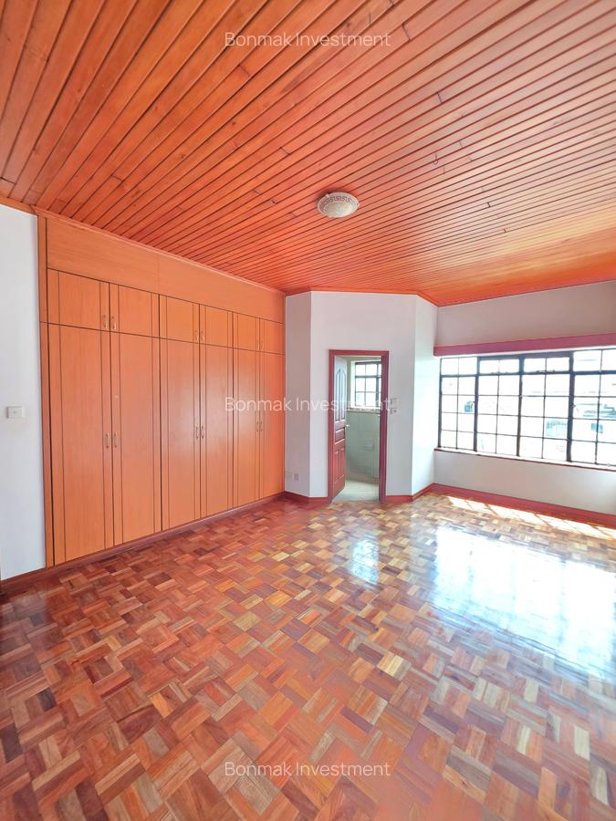5 Bed Townhouse with En Suite at Lavington Green - 10